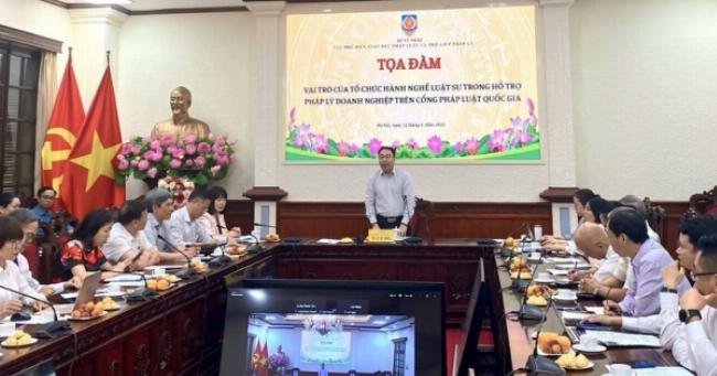 Người đang liên hệ với luật sư để được tư vấn pháp lý hiệu quả